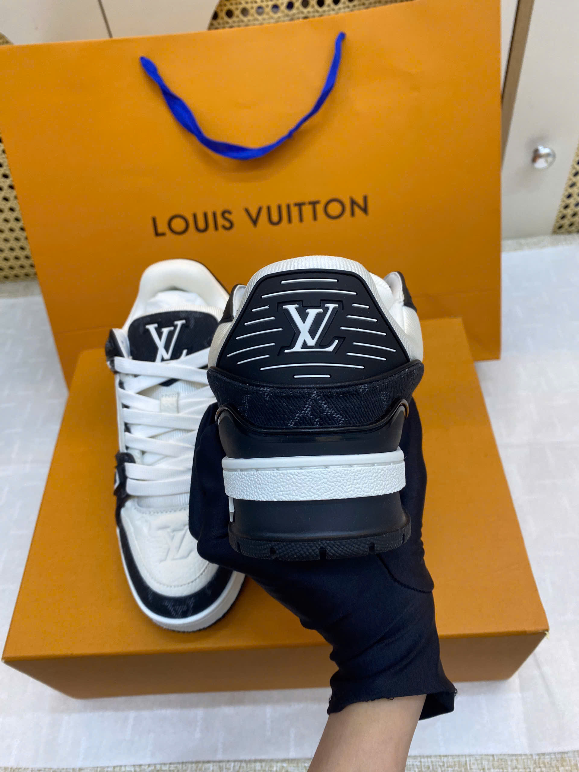 Giày LV Trainer Sneaker Monogram Black White V-TS01BW Siêu Vip
