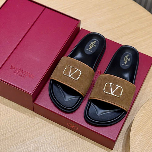 Tổng Hợp 8 Mẫu Dép Valentino Nam Siêu Cấp Tháng 05.2025