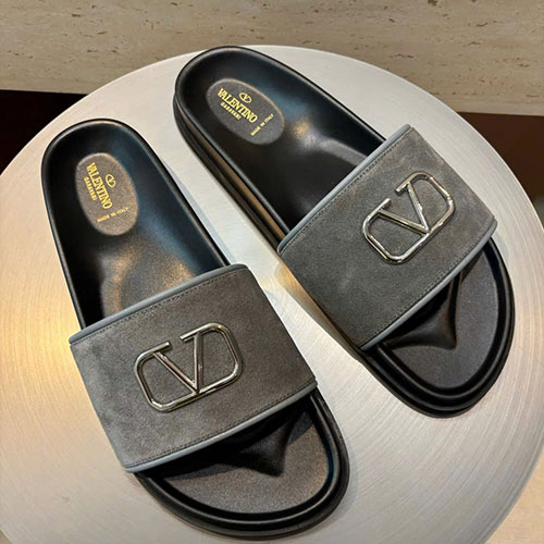 Tổng Hợp 9 Mẫu Dép Valentino Nam Siêu Cấp Tháng 05.2025