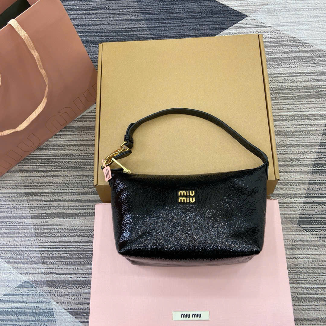 Túi Miu Miu Palisander Naplak Patent Leather Pouch 5NE841 Black Siêu Cấp Size 25.5cm