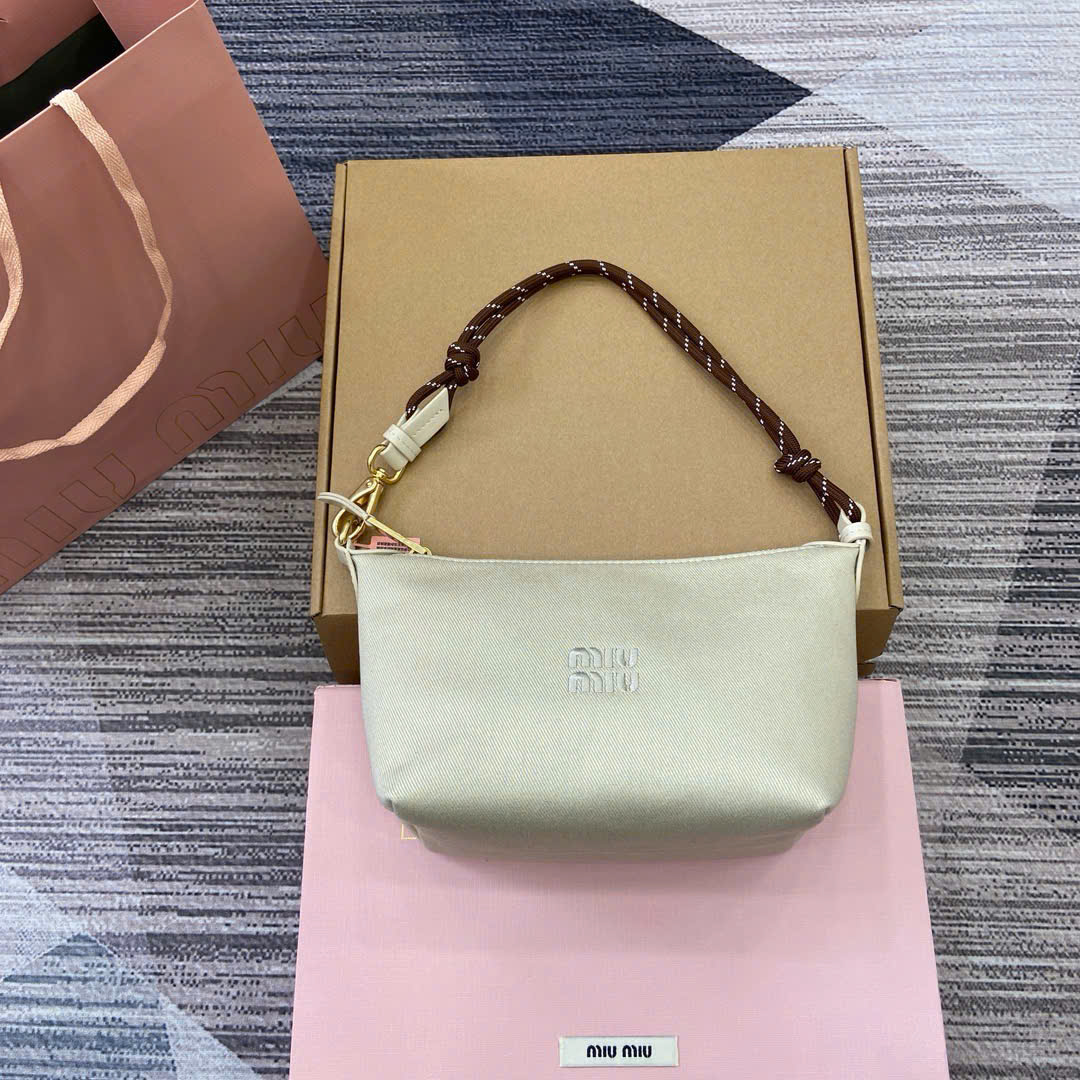 Túi Miu Miu Palisander Naplak Patent Leather Pouch White 5NE841 Siêu Cấp Size 25.5cm