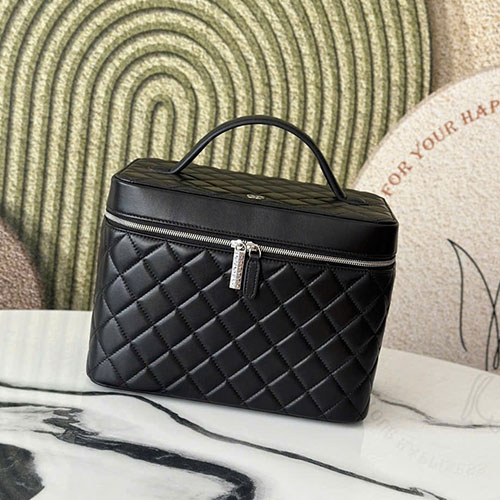 Túi Trang Điểm Chanel Exclusive Cosmetic Case Siêu Cấp Size 25cm