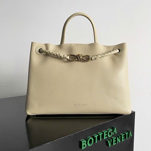 Túi Xách Bottega Veneta Andiamo Màu Kem Siêu Vip Size 32 cm