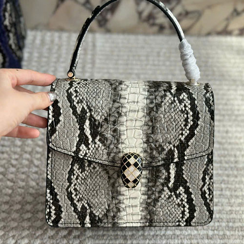 Túi xách Bvlgari Màu Đen Full Box Size 20 cm