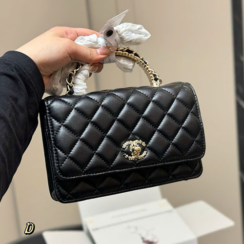 Túi Xách Chanel 24A WOC Da Hạt Màu Đen Fullbox Size 19 cm