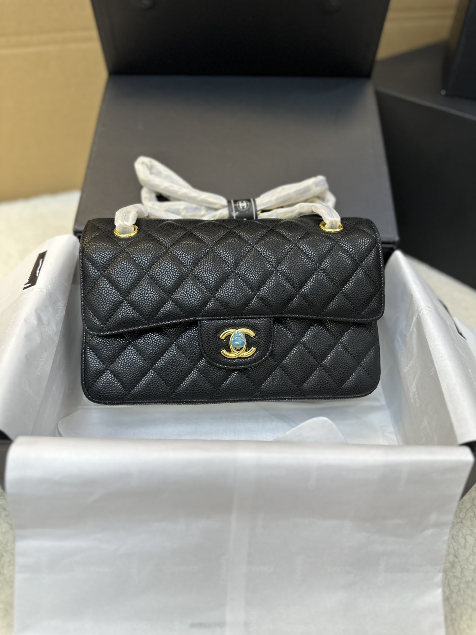 Túi Xách Chanel Small Classic Handbag Super Da Hạt Màu Đen Size 23cm