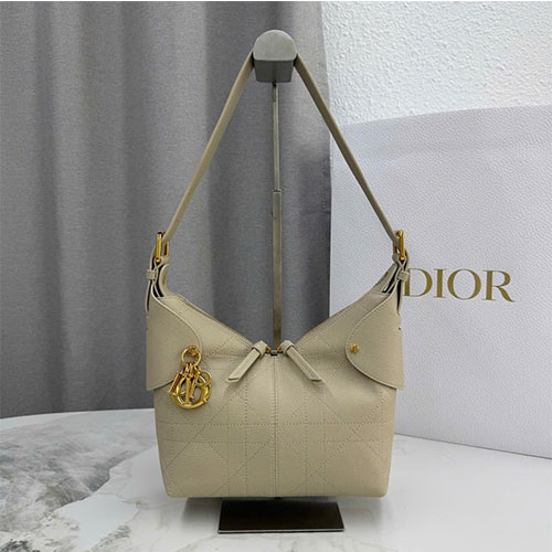 Túi xách Dior Voyage M2845 Siêu VIP Da Bò Hạt Màu Kem - size 22