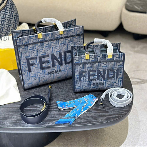 Túi Xách Fendi Super Full Box Tote Velvet Thu Đông 2024