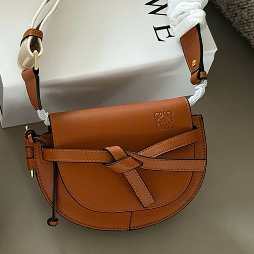 Túi Xách Loewe Gate Bag Saddle Crossbody Màu Nâu Full Box Size 20 cm