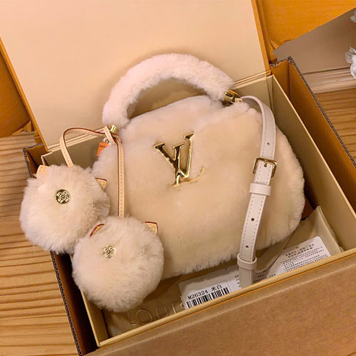 Túi xách Louis Vuitton siêu vip Capusnow m26324 màu kem lông cừu
