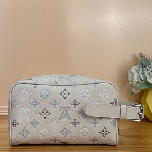 Túi xách LV Locker Dopp Kit Monogram Shadow trắng gradient siêu VIP – M28835