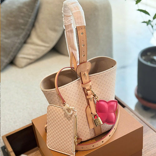Túi Xách LV logo Mini Màu Hồng Full box Size 25 cm