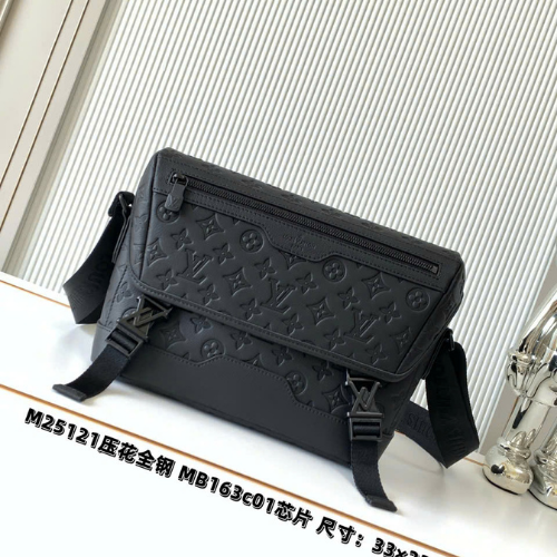 Túi xách LV Voyager nhỏ – Monogram Shadow Màu Đen Size 33