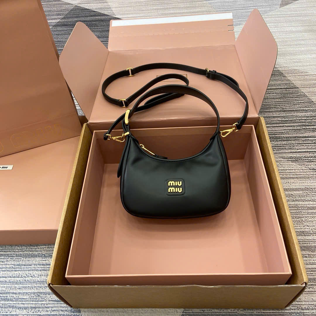 Túi Xách Miu Miu Hobo Da Bê 5BC161 Màu Đen Size 20cm