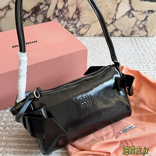 Túi xách Miu Miu oil wax leather bow shoulder bag hàng full box
