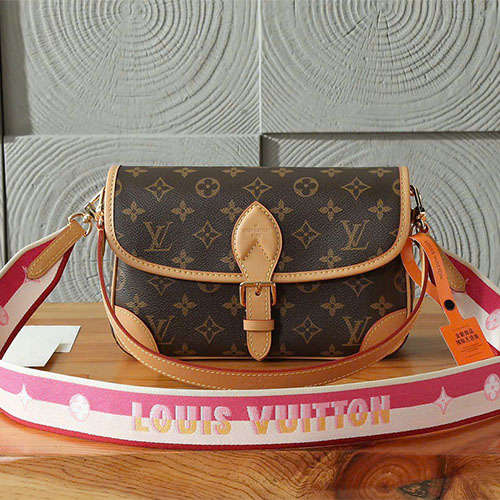 Túi xách nữ Louis Vuitton Diane Monogram Canvas M46049